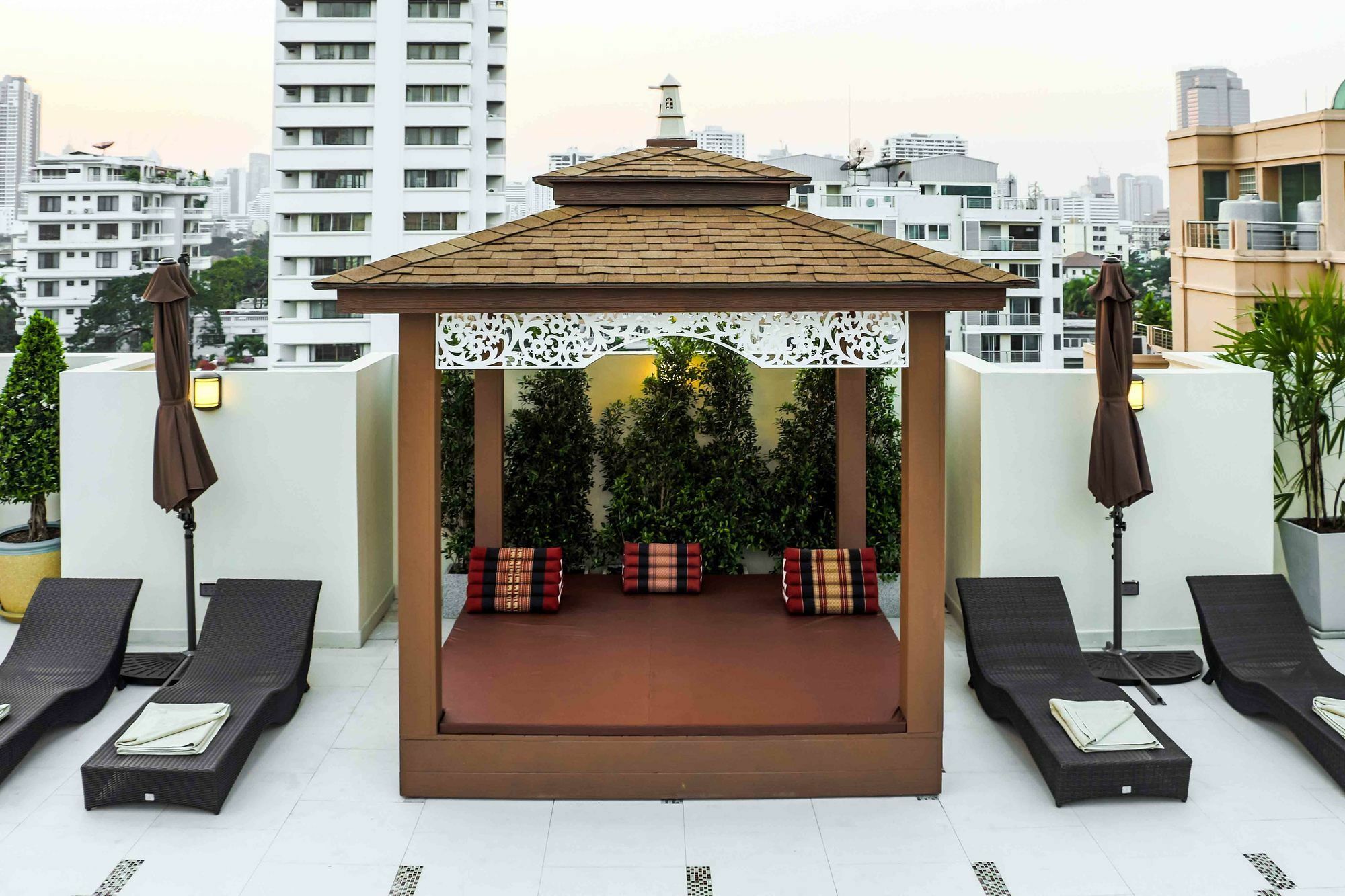 Aspira Hana Executive Apartment Thonglor Bangkok Esterno foto